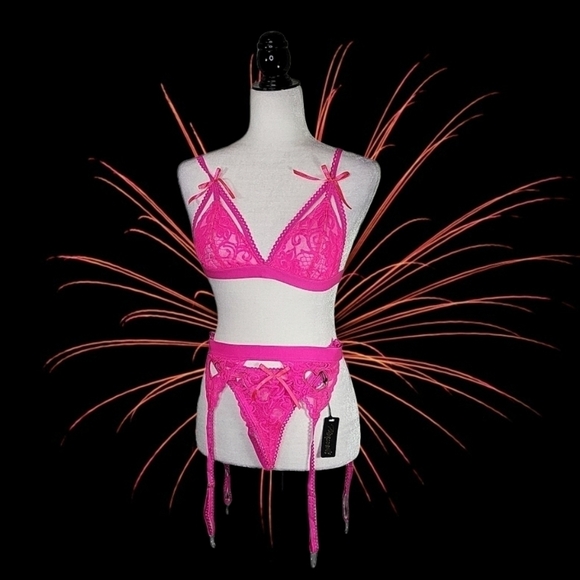 Mapalé Cage Lace Wireless Bra & Garter Set - Picture 3 of 6